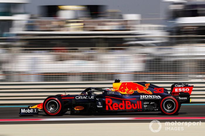 Max Verstappen, Red Bull Racing RB16B 
