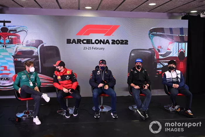 Sebastian Vettel, Aston Martin, Charles Leclerc, Ferrari, Max Verstappen, Red Bull Racing, Fernando Alonso, Alpine F1 Team, Yuki Tsunoda, Scuderia AlphaTauri, en la rueda de prensa