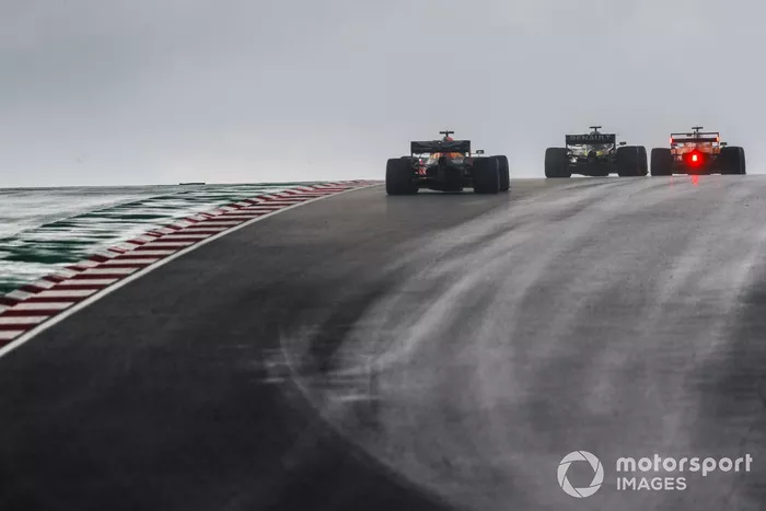 Carlos Sainz Jr., McLaren MCL35, Daniel Ricciardo, Renault F1 Team R.S.20, Max Verstappen, Red Bull Racing RB16