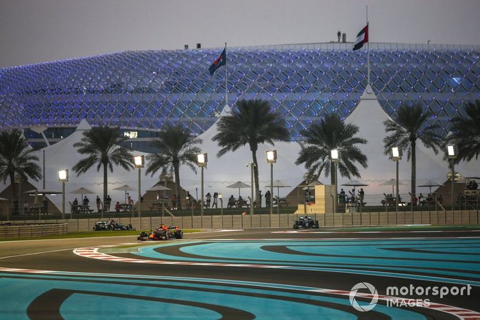 Max Verstappen, Red Bull Racing RB16, Valtteri Bottas, Mercedes F1 W11, Lewis Hamilton, Mercedes F1 W11