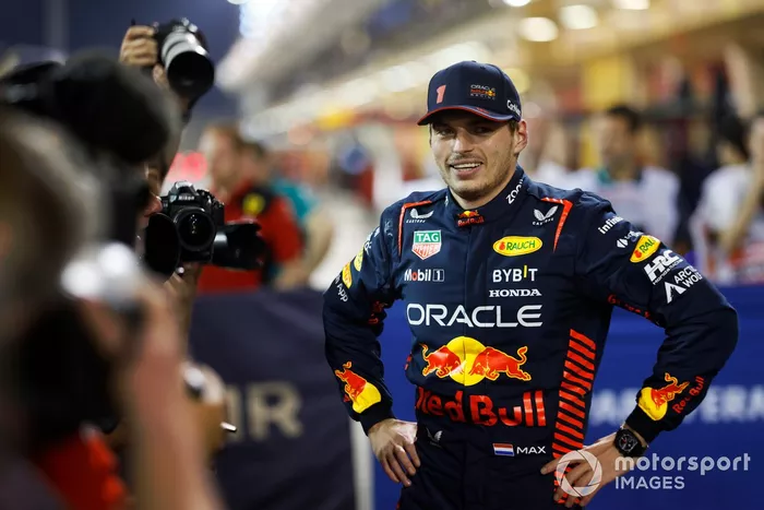 Ganador de la pole Max Verstappen, Red Bull Racing, en el Parc Ferme tras la clasificación