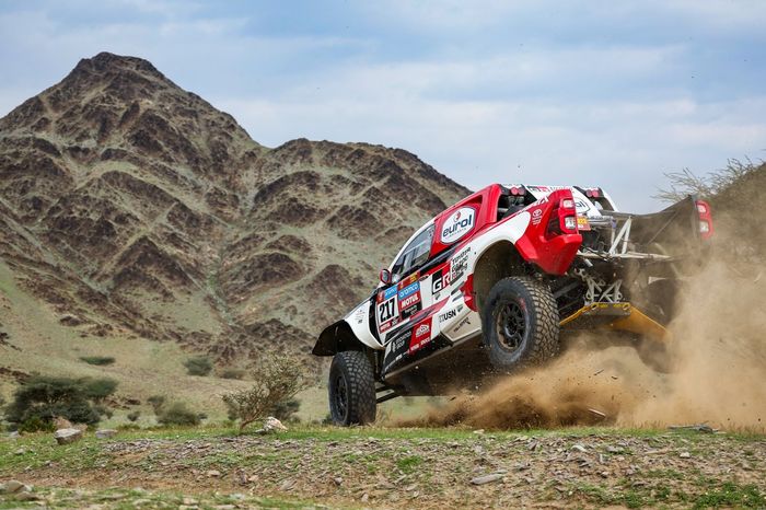 #217 Toyota Gazoo Racing Toyota: Henk Lategan, Brett Cummings