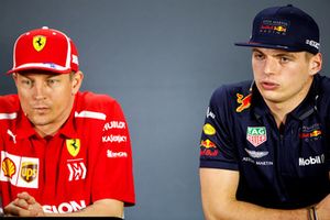 Kimi Raikkonen, Ferrari, y Max Verstappen, Red Bull Racing, en la conferencia de prensa