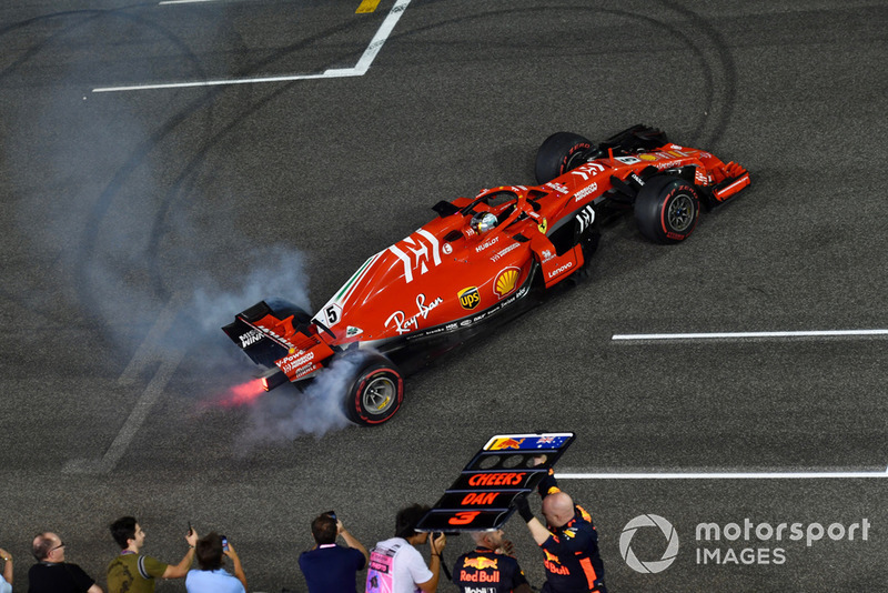 Sebastian Vettel, Ferrari SF71H fait des donuts