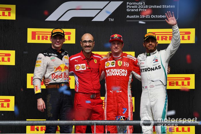 Podio: segundo lugar Max Verstappen, Red Bull Racing, ganador de la carrera Kimi Raikkonen, Ferrari y tercer lugar Lewis Hamilton, Mercedes AMG F1 con Carlo Santi, Ferrari ingeniero, 