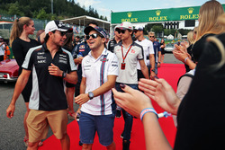 Sergio Perez, Sahara Force India F1; Felipe Massa, Williams, bei der Fahrerparade
