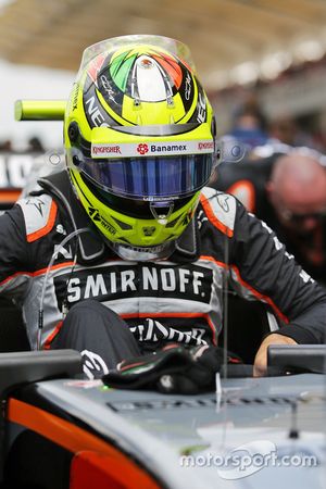 Sergio Perez, Sahara Force India F1 VJM09 on the grid