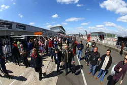 Pitlane atmosphere