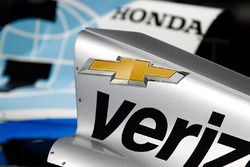 Cubiertas de motor de Max Chilton, Chip Ganassi Racing Honda y Will Power, Team Penske Chevrolet