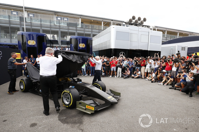 La nouvelle F2 dévoilée par Ross Brawn et Charlie Whiting