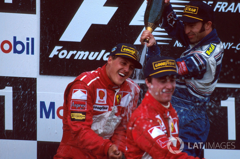 Podio: Ganador de la carrera Michael Schumacher, Ferrari, segundo lugar Heinz-Harald Frentzen, Willi