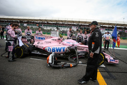 Dr. Vijay Mallya, Sahara Force India Formula One Team takım sahibi ve Esteban Ocon, Sahara Force Ind