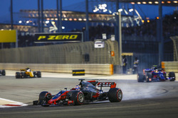 Romain Grosjean, Haas F1 Team VF-17, Carlos Sainz Jr., Toro Rosso STR12