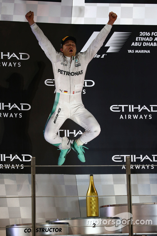 Podium : le nouveau Champion du monde Nico Rosberg, Mercedes AMG Petronas F1 W07