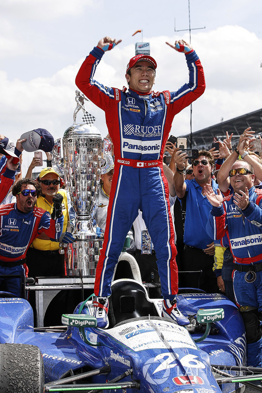Winner Takuma Sato, Andretti Autosport Honda celebrates