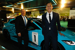La presentazione del Jaguar I-Pace eTrophy, James Barclay di Jaguar accanto a Pascal Couasnon di Mic
