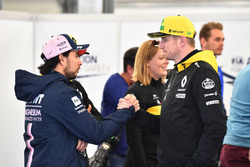 Sergio Perez, Force India and Nico Hulkenberg, Renault Sport F1 Team on the drivers parade