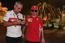 Beat Zehnder, Manager Sauber e Kimi Raikkonen, Ferrari