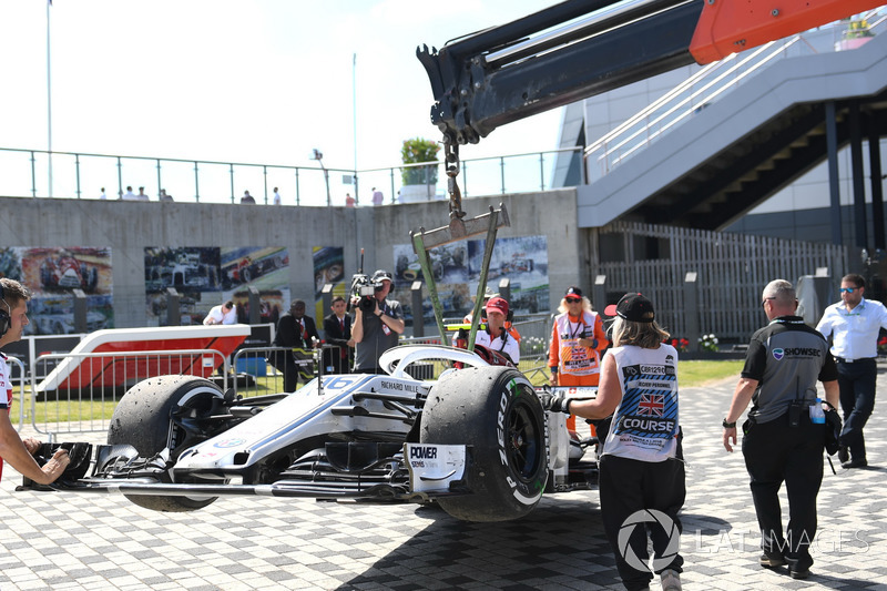 La monoposto incidentata di Charles Leclerc, Sauber C37