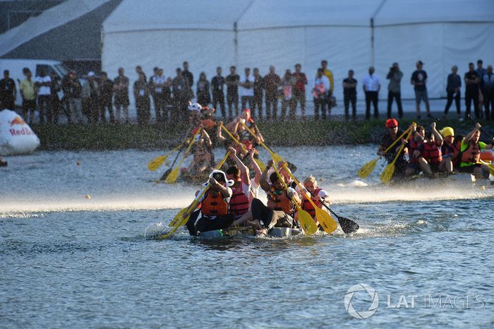 La carrera de balsas