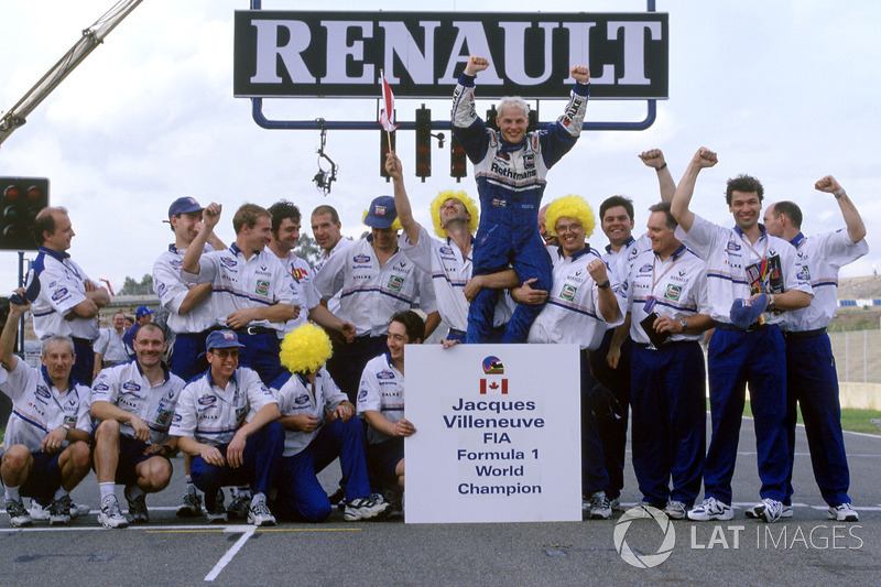 Le Champion du monde Jacques Villeneuve et son équipe Williams
