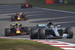 Lewis Hamilton, Mercedes AMG F1 W09, Max Verstappen, Red Bull Racing RB14 Tag Heuer, and Daniel Ricciardo, Red Bull Racing RB14 Tag Heuer
