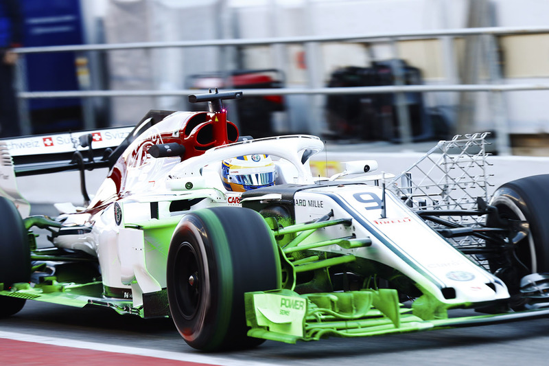 Sauber C37 with flo-viz paint