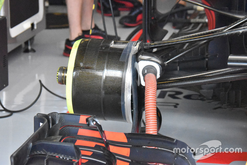 Передние тормоза Red Bull RB14