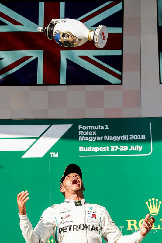 Podio: Lewis Hamilton, Mercedes AMG F1