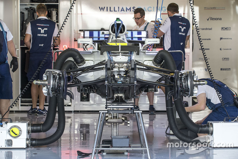 La Williams FW40 dans son garage