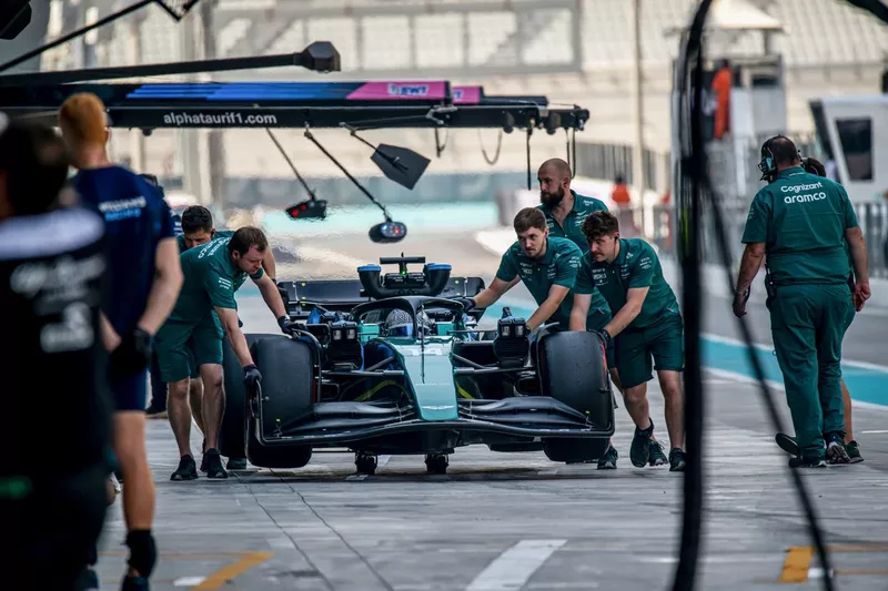Fernando Alonso, Aston Martin AMR22