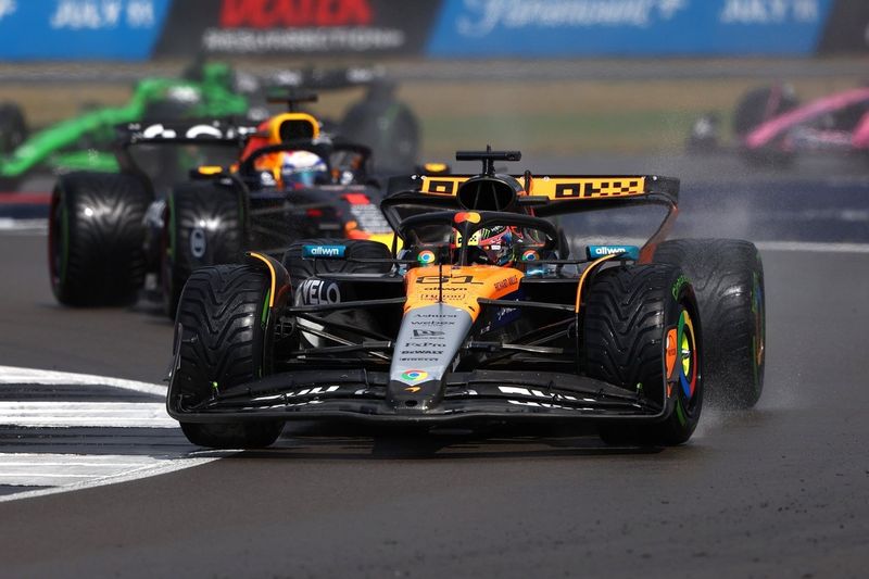 Oscar Piastri, McLaren, Max Verstappen, Red Bull Racing