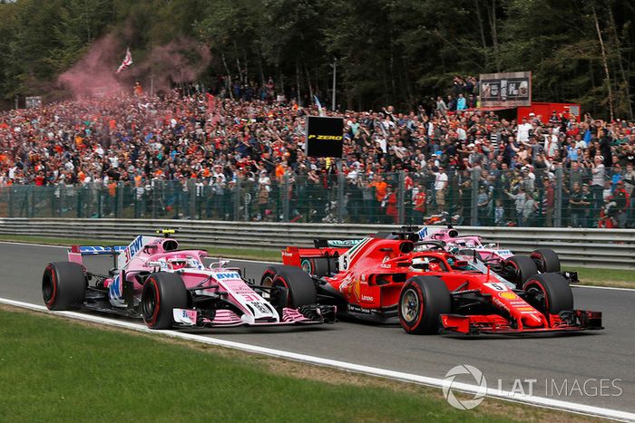 Esteban Ocon, Racing Point Force India VJM11, Sebastian Vettel, Ferrari SF71H, Lewis Hamilton, Mercedes AMG F1 W09 y Sergio Perez, Racing Point Force India VJM11 en la primera vuelta