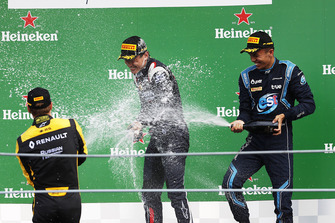 Podium: race winner Tadasuke Makino, RUSSIAN TIME, second place Artem Markelov, RUSSIAN TIME. third place Alexander Albon, DAMS