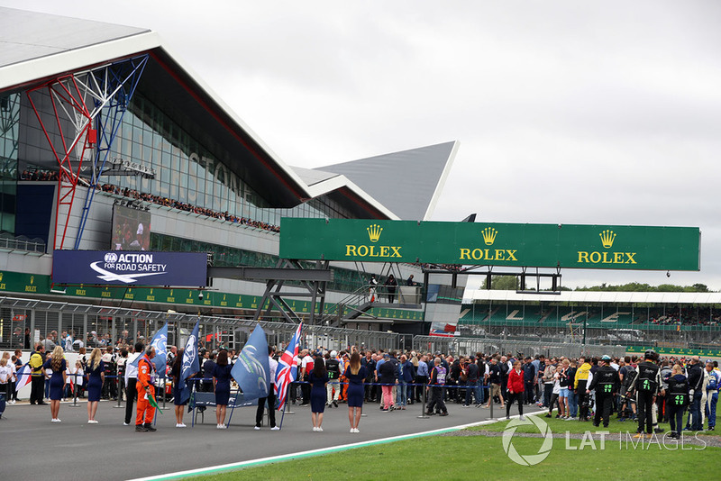 starting grid atmosphere