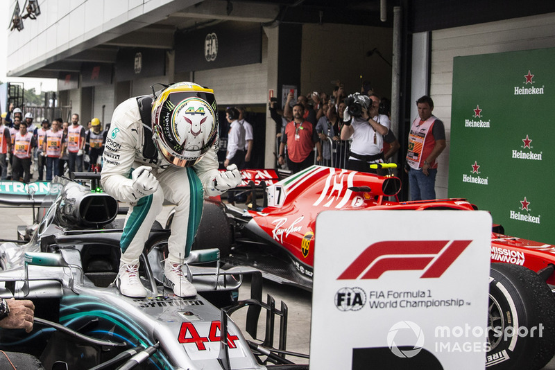 Lewis Hamilton, Mercedes AMG F1 W09 EQ Power+ celebra en Parc Ferme