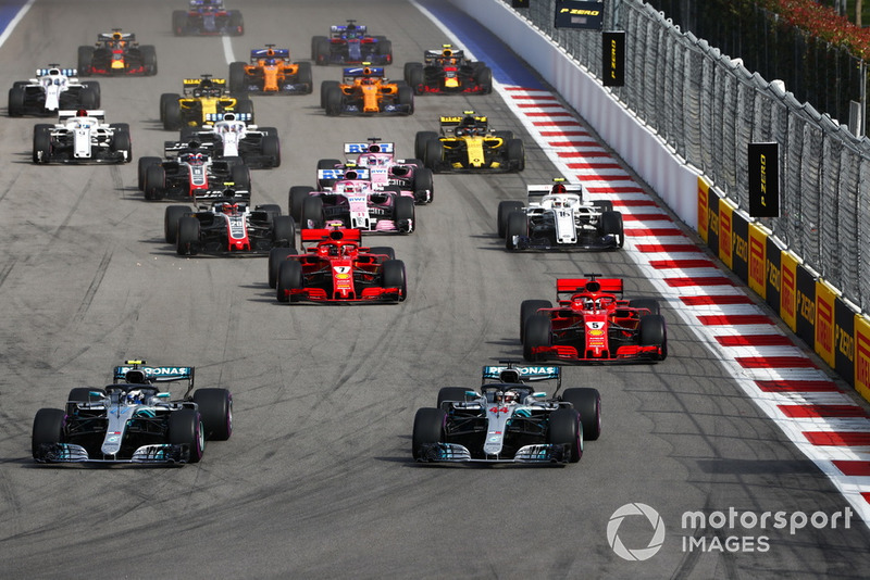Arrancada, Valtteri Bottas, Mercedes AMG F1 W09, Lewis Hamilton, Mercedes AMG F1 W09 y Sebastian Vettel, Ferrari SF71H