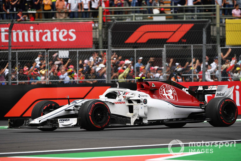 Charles Leclerc, Sauber waves at the end of the race