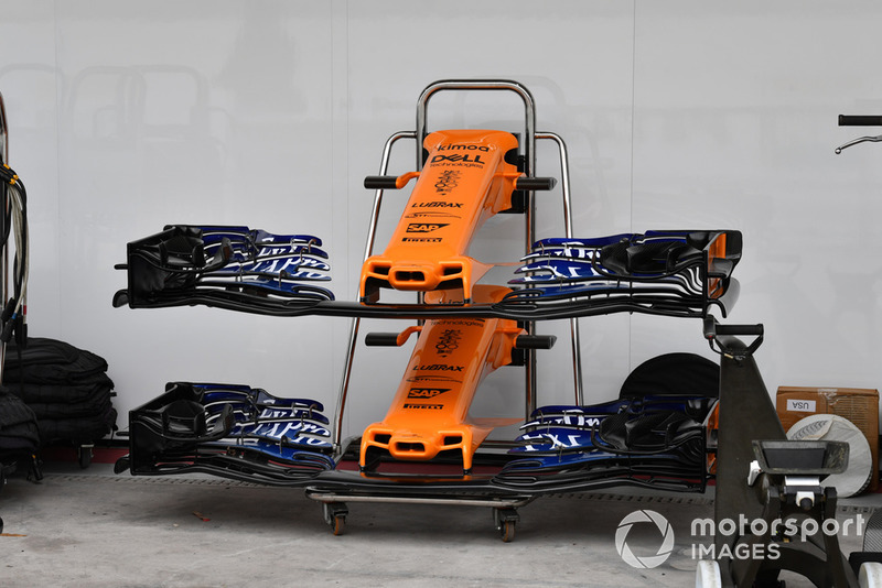 Sejak beberapa balapan belakangan ini, sirip yang dulu sempat terpasang di samping hidung depan McLaren MCL33 sudah tidak digunakan lagi.