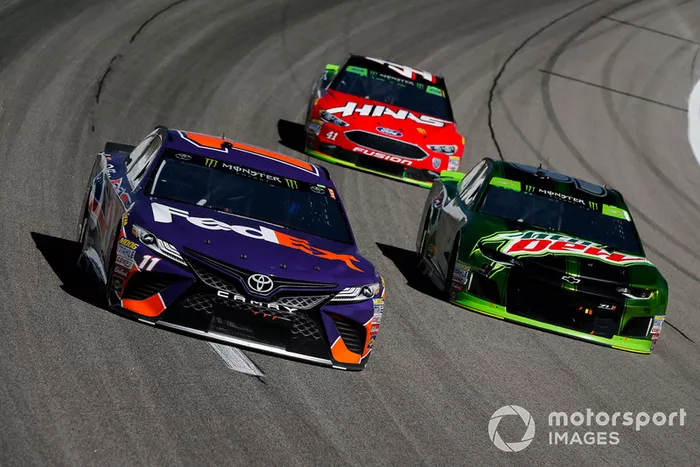 Denny Hamlin, Joe Gibbs Racing, Toyota Camry FedEx Office, Chase Elliott, Hendrick Motorsports, Chevrolet Camaro Mountain Dew, and Kurt Busch, Stewart-Haas Racing, Ford Fusion Haas Automation/Mobil 1
