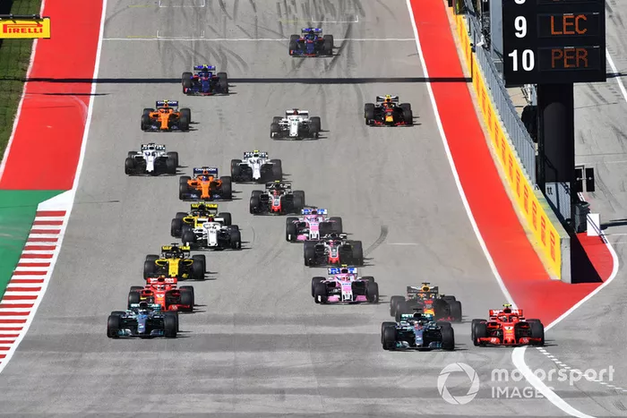 Kimi Raikkonen, Ferrari SF71H y Lewis Hamilton, Mercedes-AMG F1 W09 EQ Power+ battle 