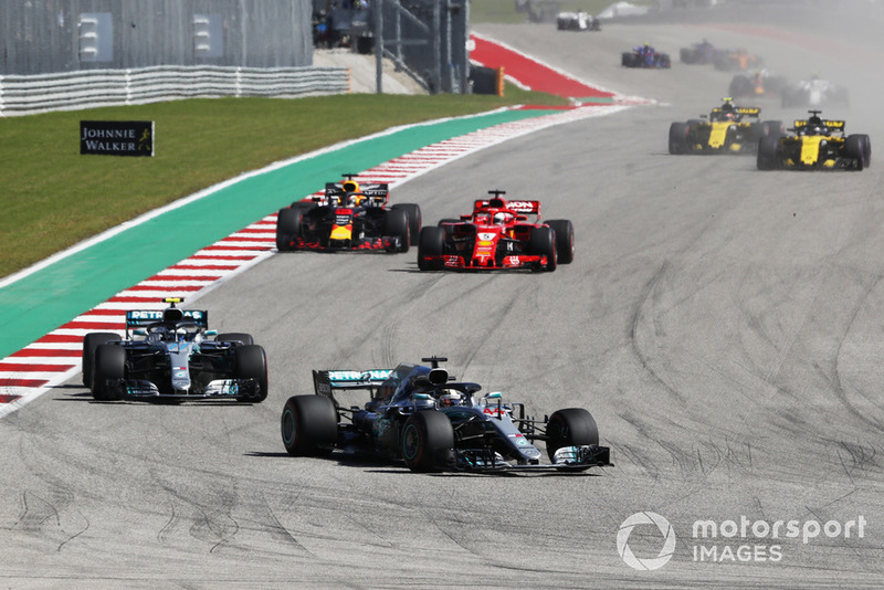 Lewis Hamilton, Mercedes AMG F1 W09 EQ Power+ leads Valtteri Bottas, Mercedes AMG F1 W09 EQ Power+, Sebastian Vettel, Ferrari SF71H and Daniel Ricciardo, Red Bull Racing RB14