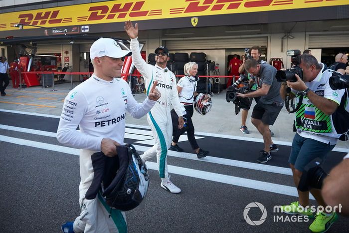 Ganador de la pole Valtteri Bottas, Mercedes AMG F1