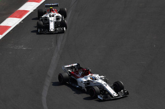 Marcus Ericsson, Sauber C37 ve Charles Leclerc, Sauber C37