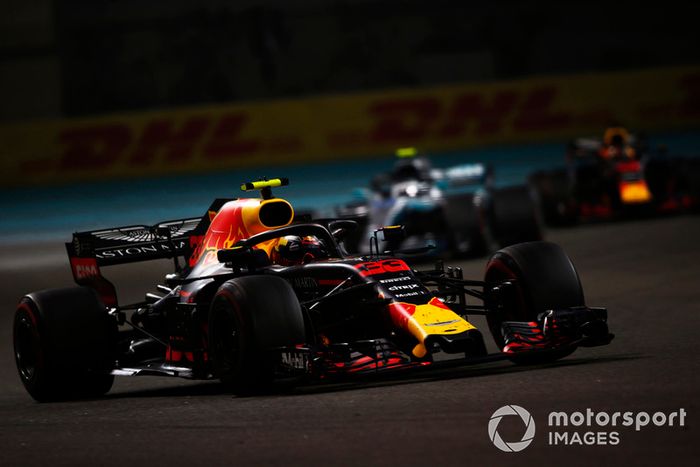 Max Verstappen, Red Bull Racing RB13, Valtteri Bottas, Mercedes AMG F1 W09 EQ Power+, y Daniel Ricciardo, Red Bull Racing RB14