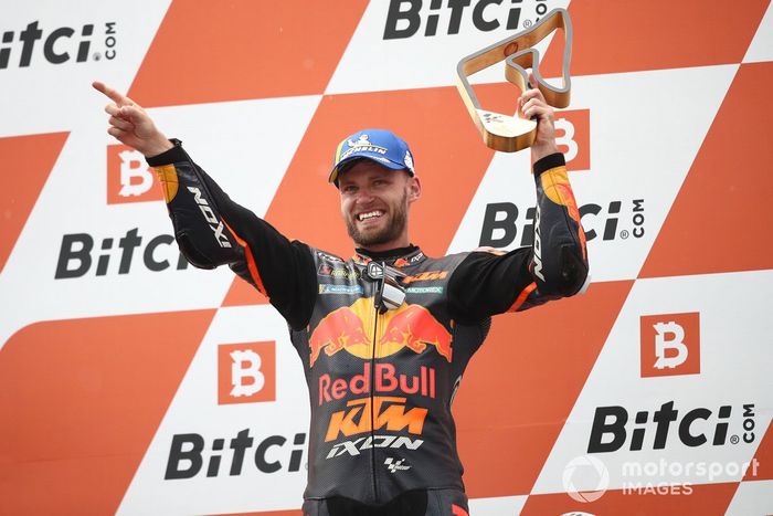 Podio: ganador Brad Binder, Red Bull KTM Factory Racing