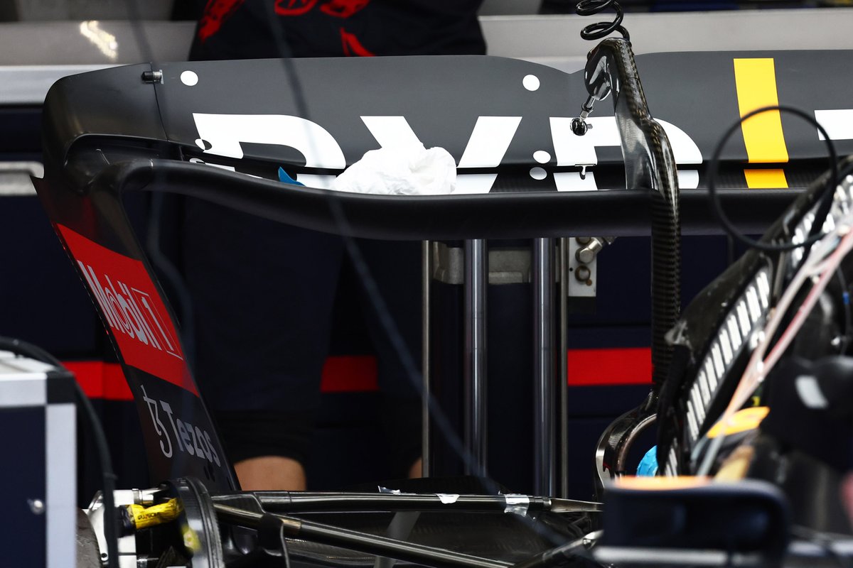 Detalle del alerón trasero del Red Bull Racing RB18