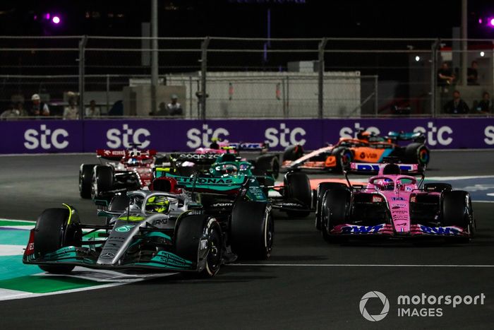 Lewis Hamilton, Mercedes W13, Fernando Alonso, Alpine A522, Nico Hulkenberg, Aston Martin AMR22