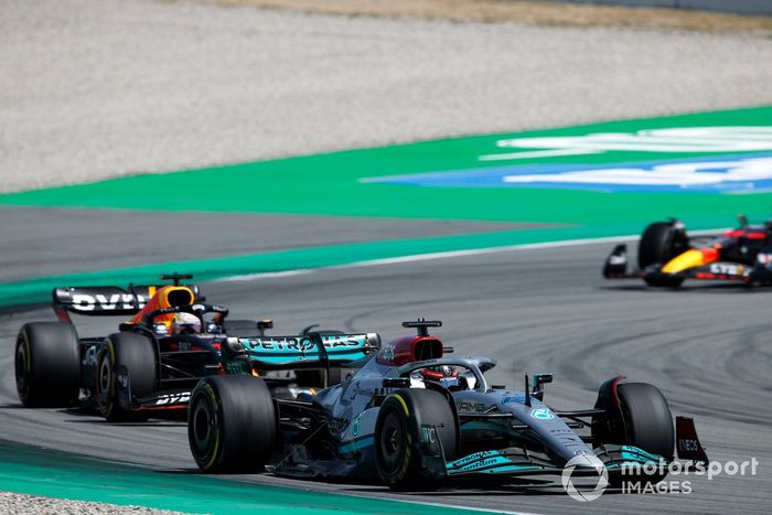 George Russell, Mercedes W13, Max Verstappen, Red Bull Racing RB18, Sergio Pérez, Red Bull Racing RB18 