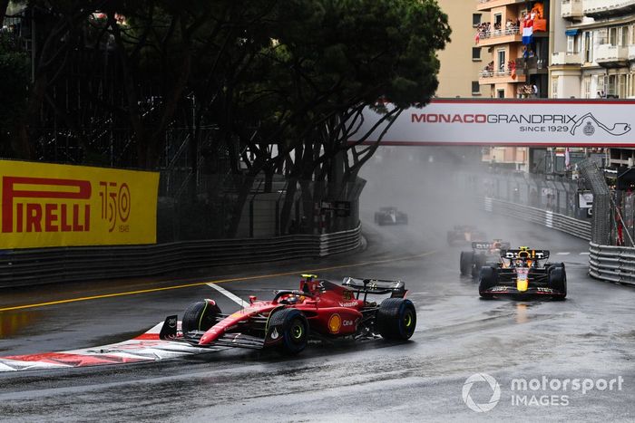 Carlos Sainz, Ferrari F1-75, Sergio Pérez, Red Bull Racing RB18, Max Verstappen, Red Bull Racing RB18